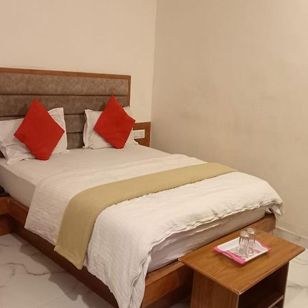 אחמדאבאד Hotel New Lake View מראה חיצוני תמונה