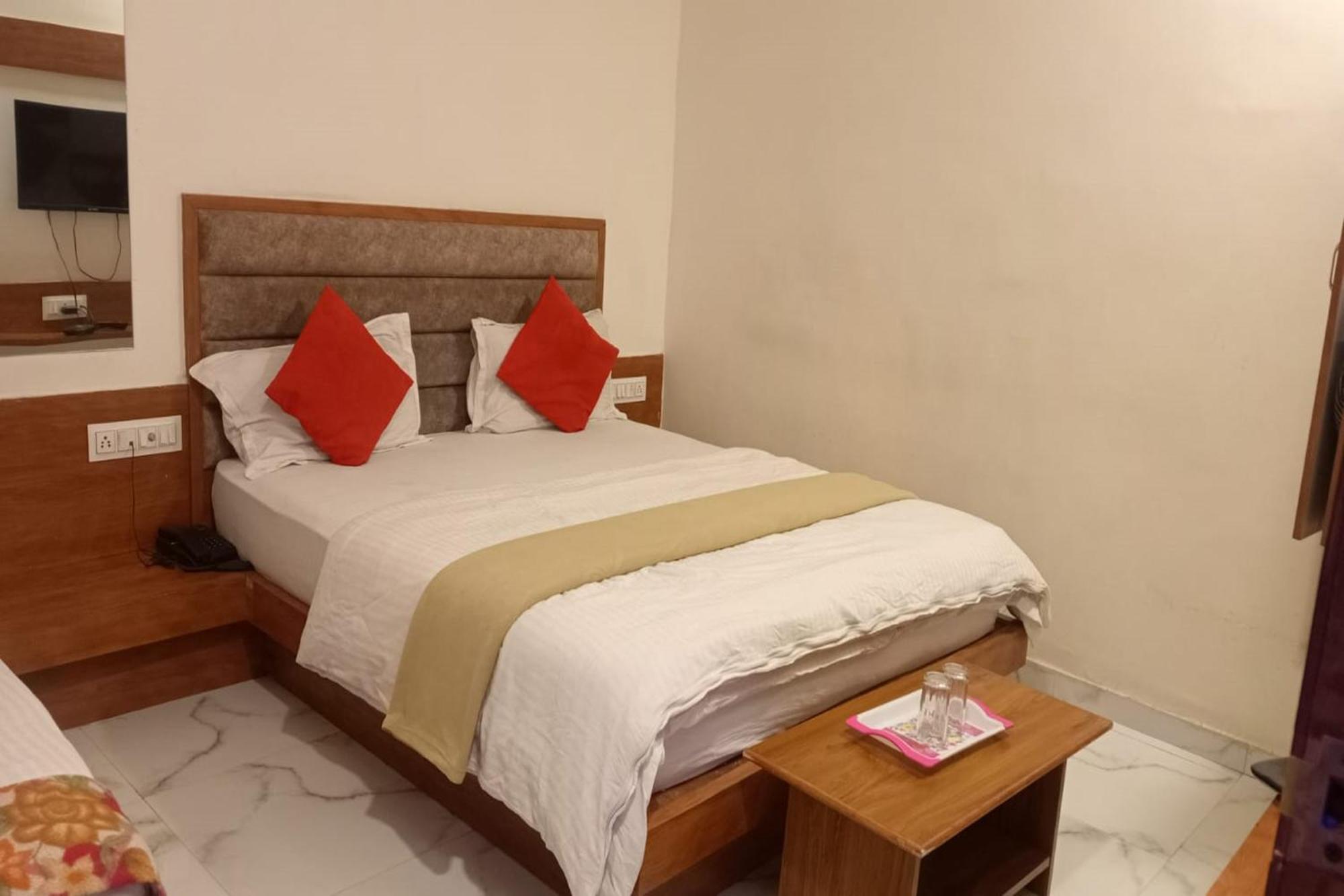אחמדאבאד Hotel New Lake View מראה חיצוני תמונה