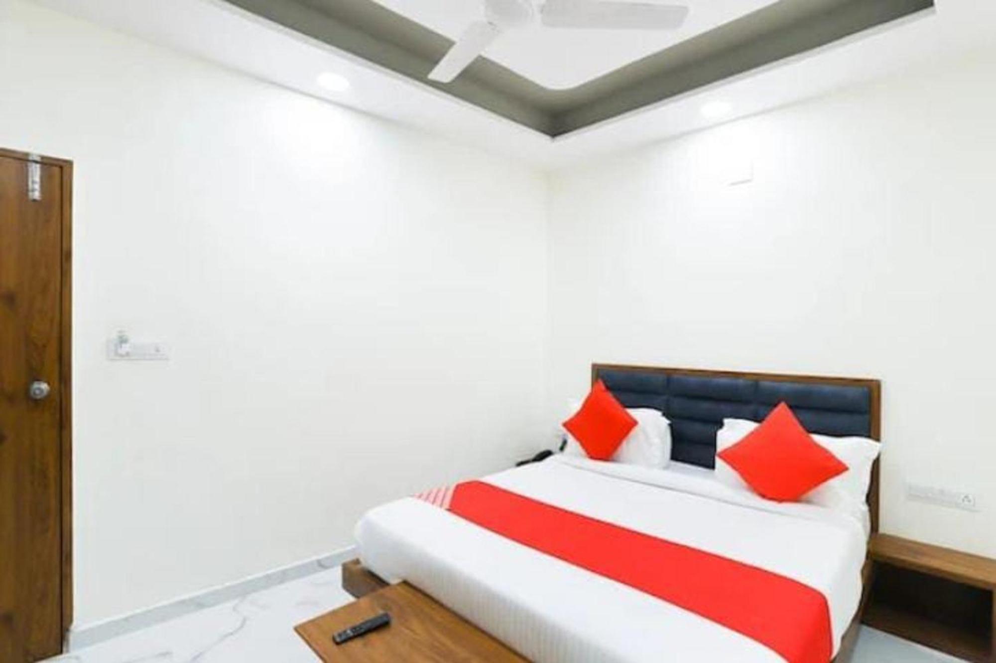 אחמדאבאד Hotel New Lake View מראה חיצוני תמונה