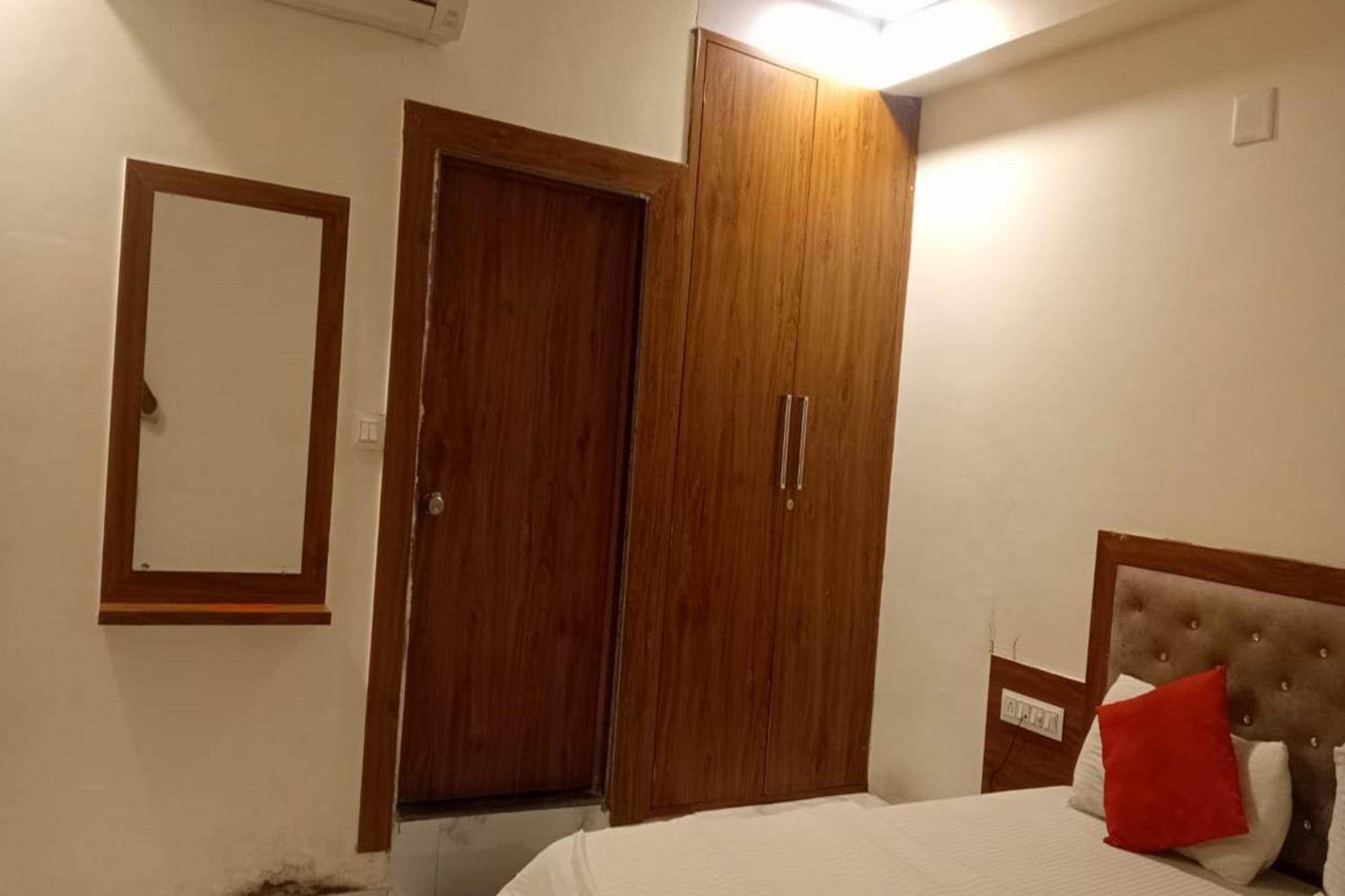 אחמדאבאד Hotel New Lake View מראה חיצוני תמונה