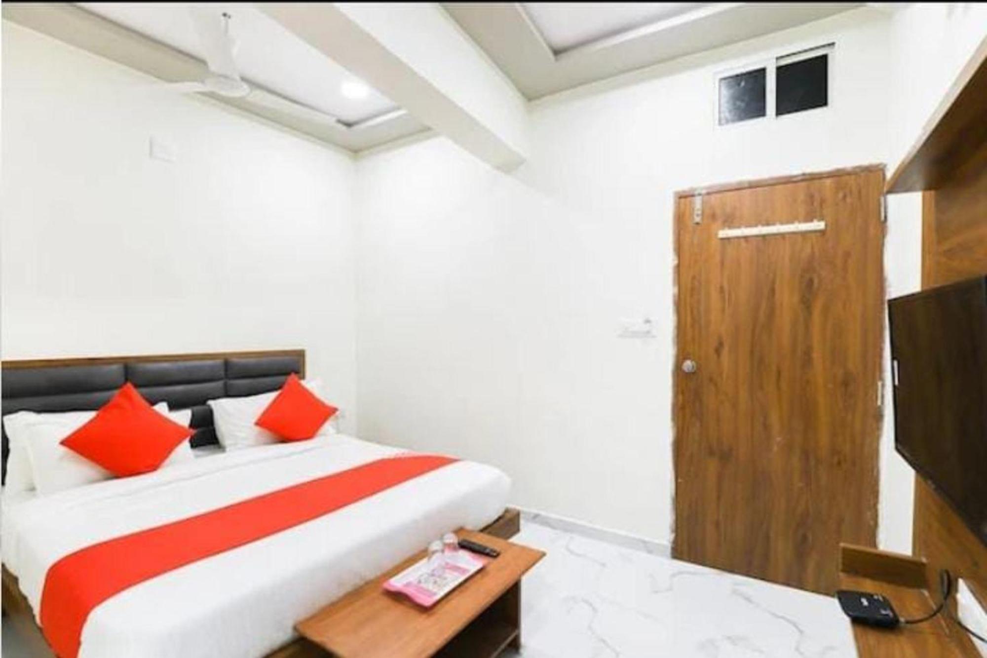 אחמדאבאד Hotel New Lake View מראה חיצוני תמונה